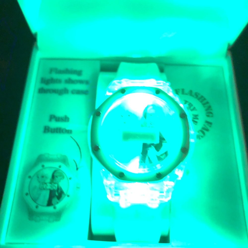 Disney frozen watch with flashing color lights. - Picture 5 of 5